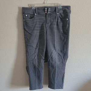 Torrid Women's Gray Cropped Capri Jegging Jeans Size 18